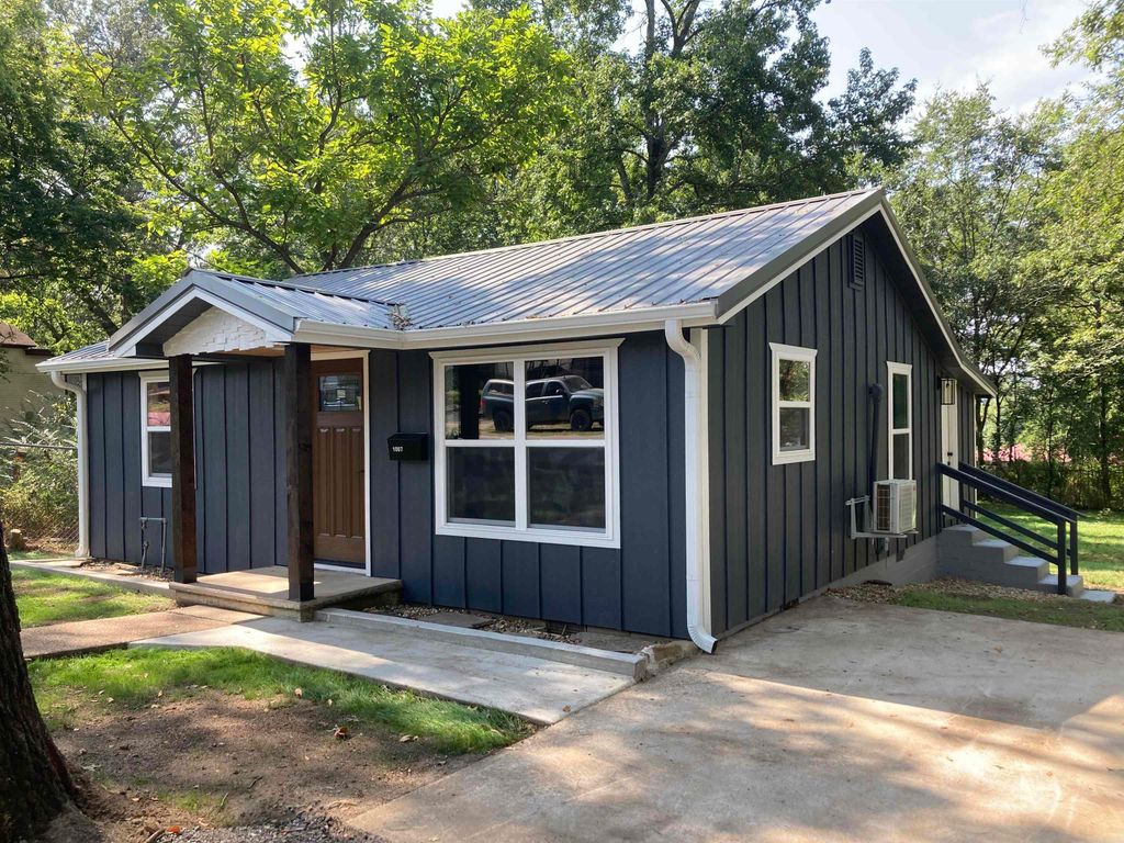 1007 9th Street, Mena, AR 71953