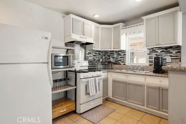 672 E 112th Street, Los Angeles, CA 90059