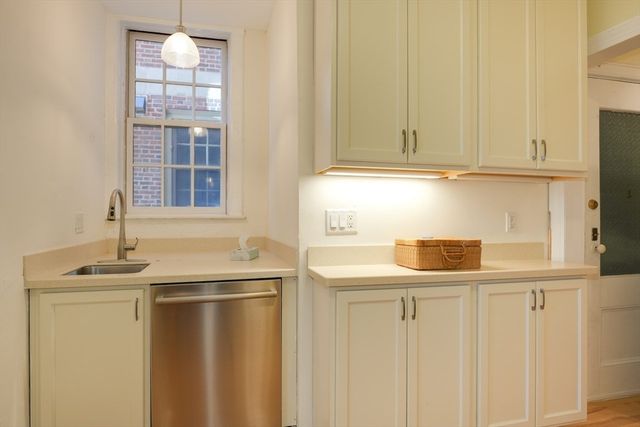 983 Memorial Drive 502, Cambridge, MA 02138