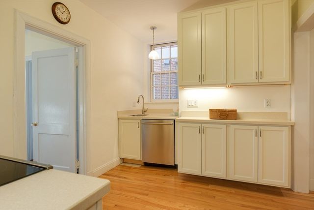 983 Memorial Drive 502, Cambridge, MA 02138