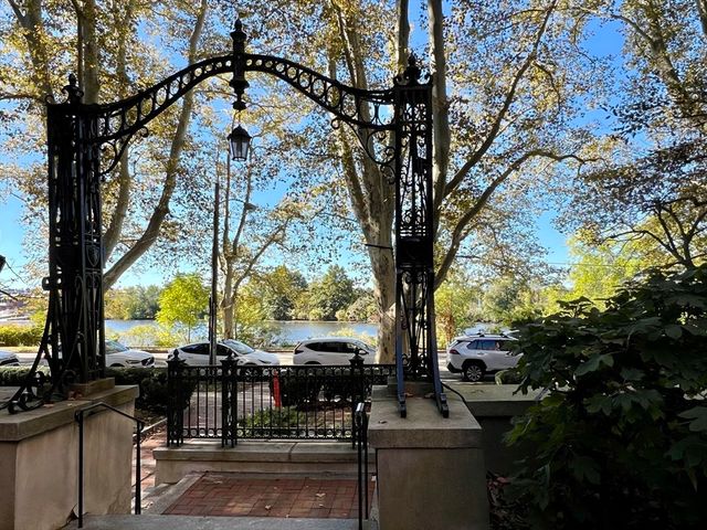 983 Memorial Drive 502, Cambridge, MA 02138