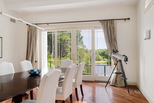 100 Westcliff Rd, Weston, MA 02493