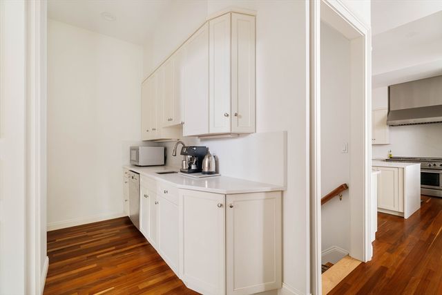 100 Westcliff Rd, Weston, MA 02493