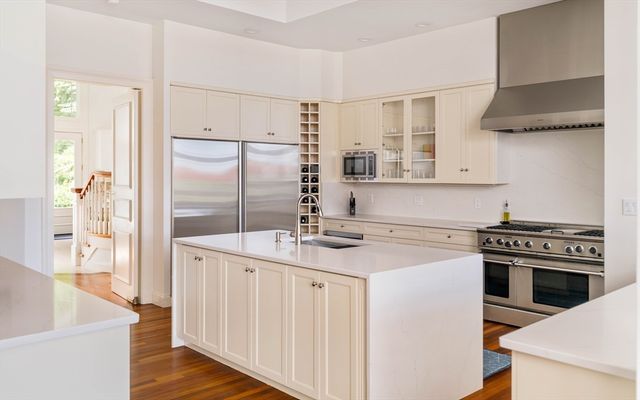 100 Westcliff Rd, Weston, MA 02493