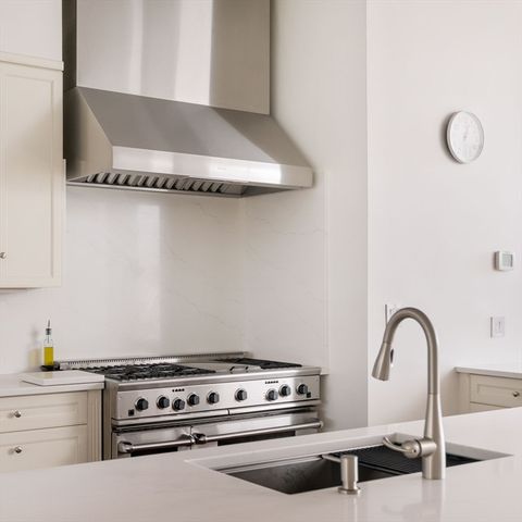 100 Westcliff Rd, Weston, MA 02493