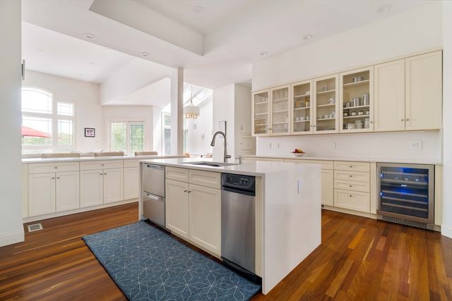 100 Westcliff Rd, Weston, MA 02493