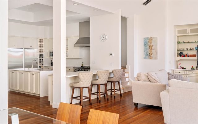 100 Westcliff Rd, Weston, MA 02493