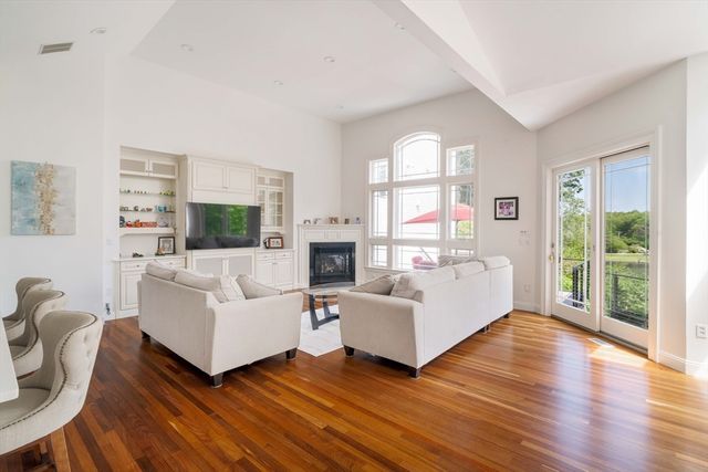 100 Westcliff Rd, Weston, MA 02493