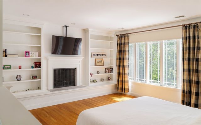 100 Westcliff Rd, Weston, MA 02493