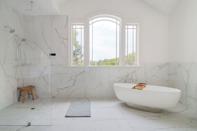 100 Westcliff Rd, Weston, MA 02493