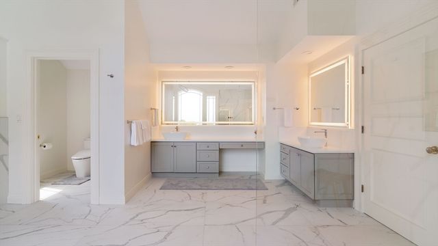 100 Westcliff Rd, Weston, MA 02493