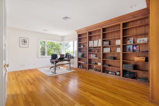 100 Westcliff Rd, Weston, MA 02493