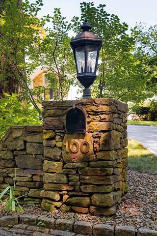 100 Westcliff Rd, Weston, MA 02493