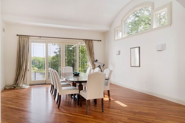 100 Westcliff Rd, Weston, MA 02493