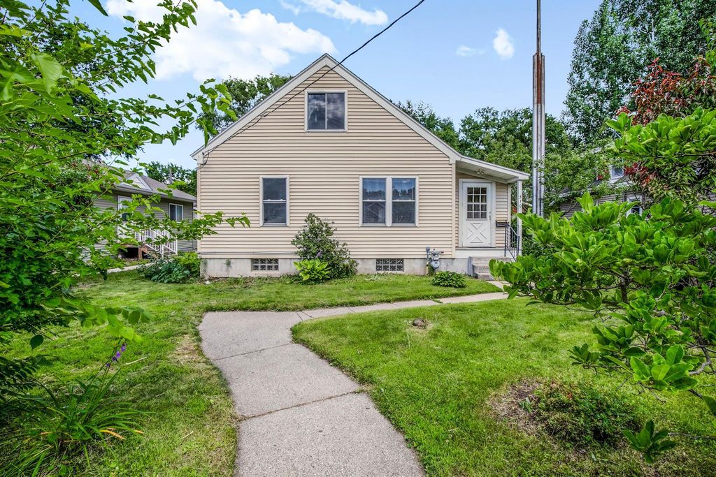 310 Wilson Avenue NE, Saint Cloud, MN 56304