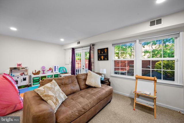 1430 DEERFIELD LN, Woodbridge, VA 22191