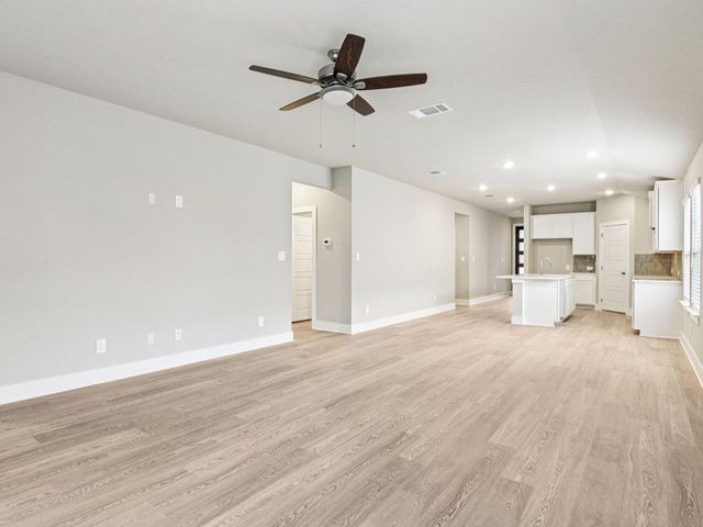 704 Timbo DR, Jarrell, TX 76537