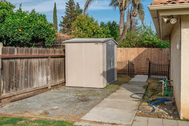 2377 Frederick Way, Madera, CA 93637