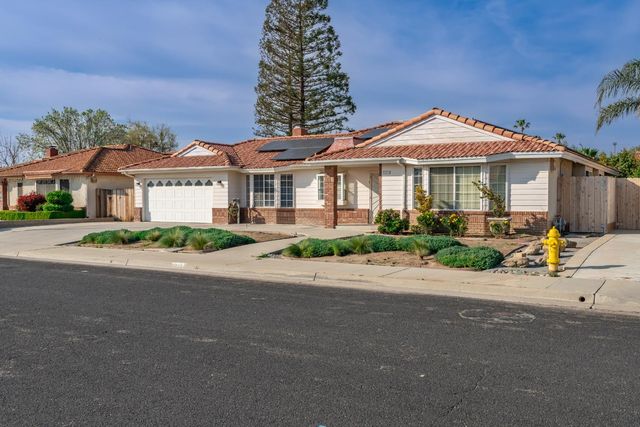 2377 Frederick Way, Madera, CA 93637