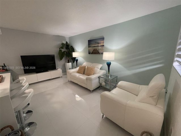 335 Collins Ave 203, Miami Beach, FL 33139
