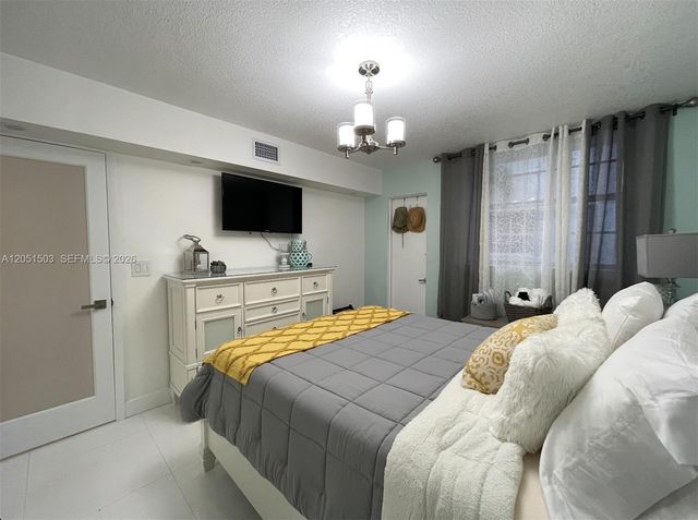335 Collins Ave 203, Miami Beach, FL 33139