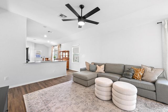 103 Canley LOOP, Hutto, TX 78634