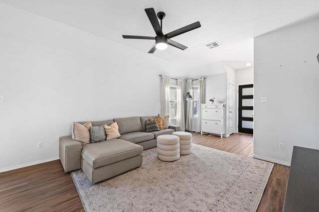 103 Canley LOOP, Hutto, TX 78634