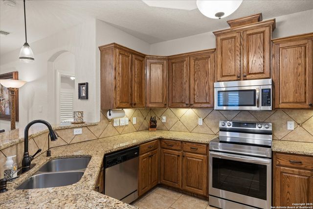 47 Horseshoe Cyn, San Antonio, TX 78258