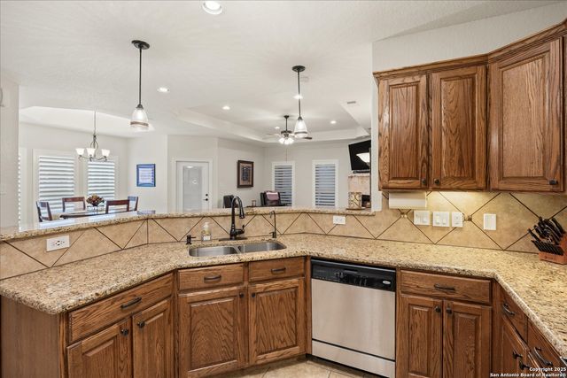 47 Horseshoe Cyn, San Antonio, TX 78258