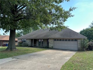 4910 S W Street, Fort Smith, AR 72903