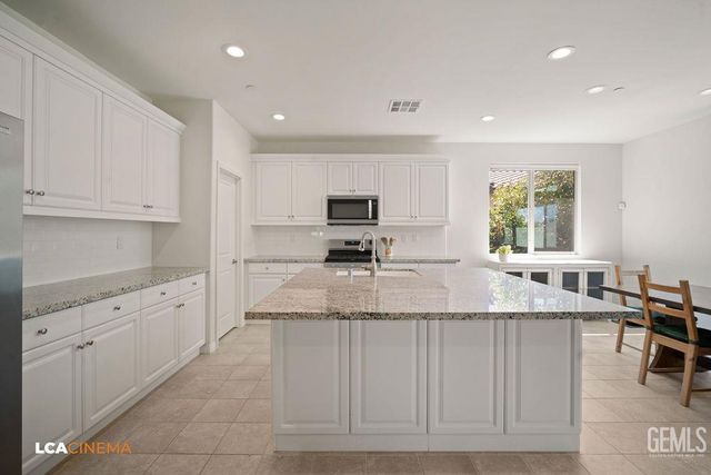 11511 Renaissance Court, Bakersfield, CA 93311