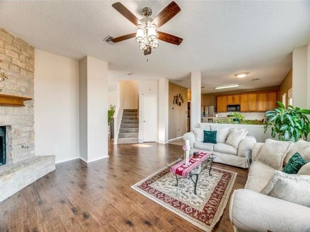 809 Pryor Drive, Arlington, TX 76001