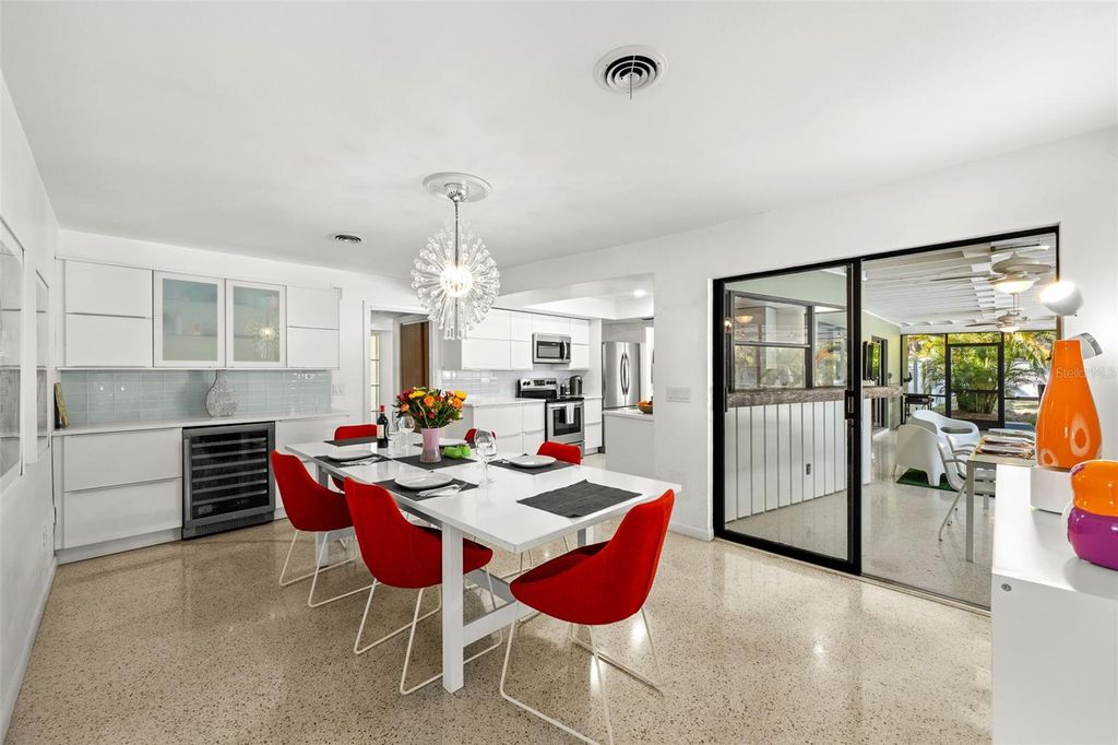 Image 13 of property listing at 2265 BELLEAIR ROAD, Clearwater, FL 33764