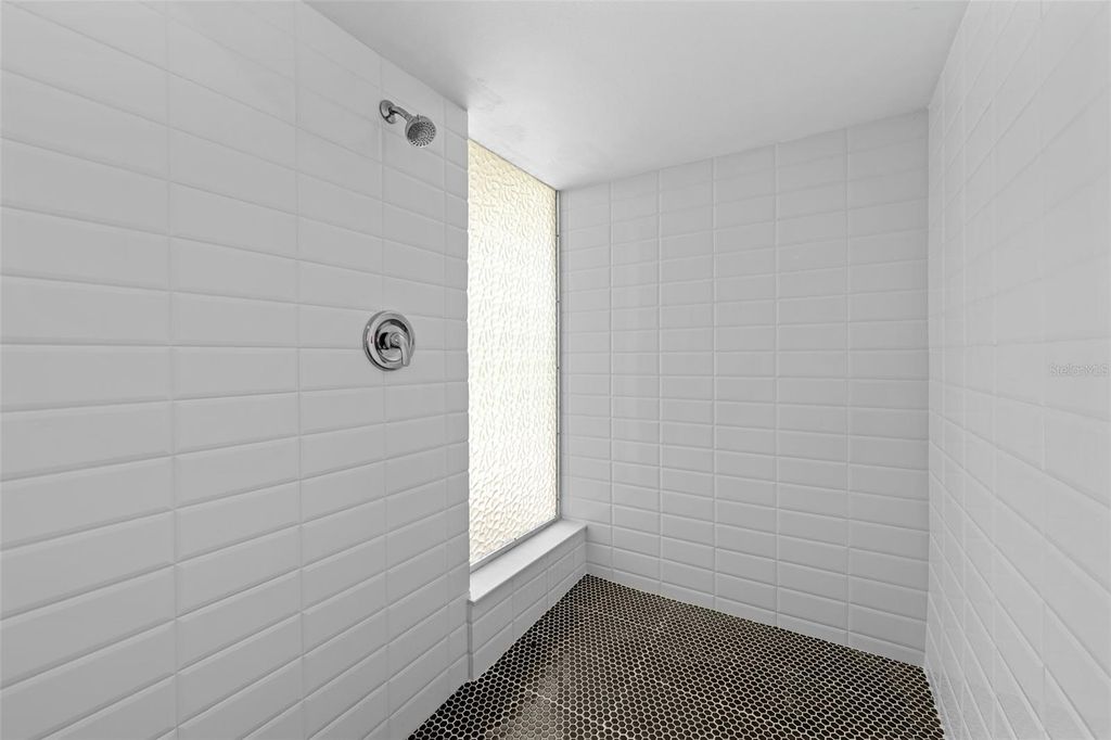 Image 19 of property listing at 2265 BELLEAIR ROAD, Clearwater, FL 33764