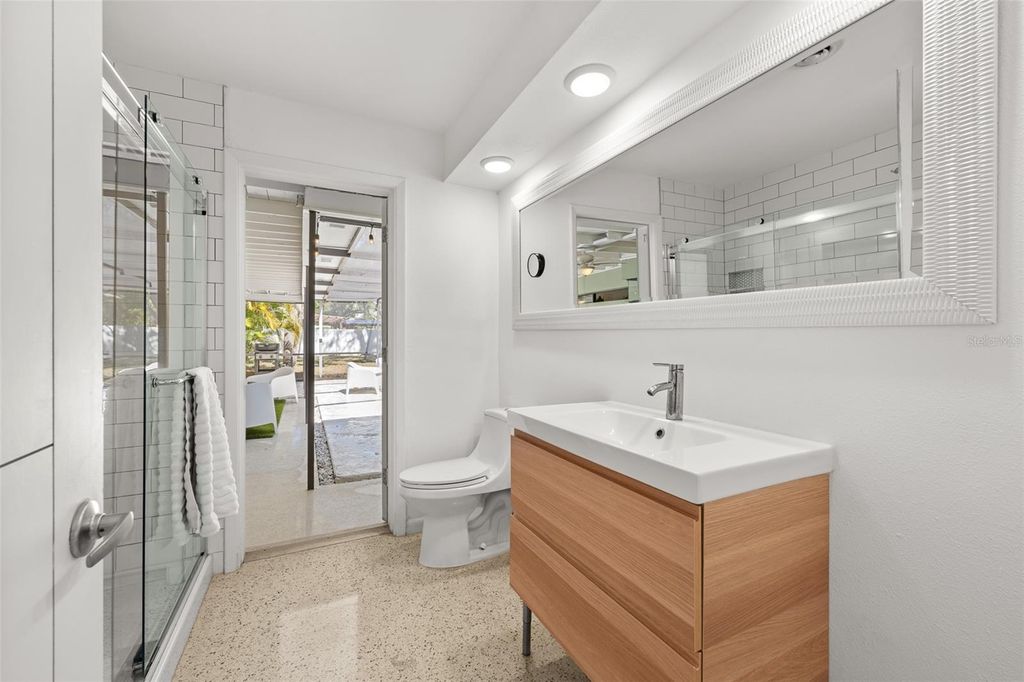 Image 24 of property listing at 2265 BELLEAIR ROAD, Clearwater, FL 33764