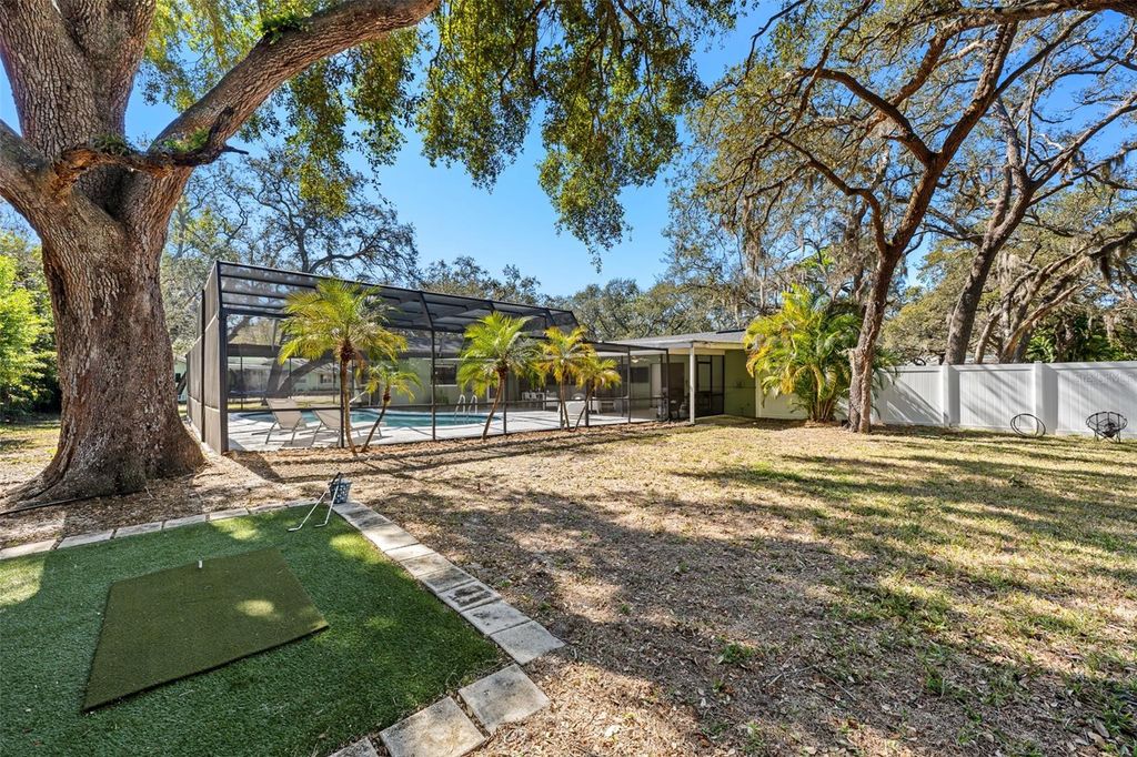 Image 4 of property listing at 2265 BELLEAIR ROAD, Clearwater, FL 33764