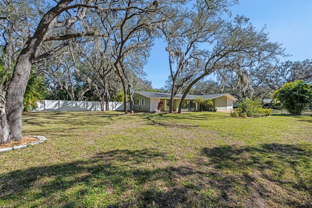 Image 34 of property listing at 2265 BELLEAIR ROAD, Clearwater, FL 33764