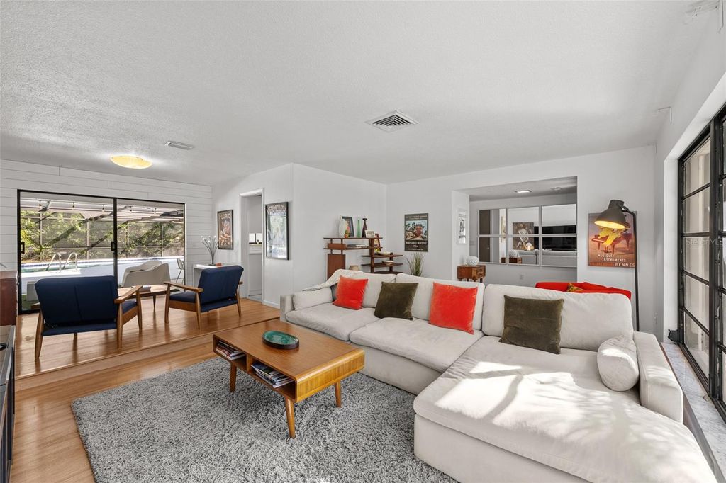 Image 8 of property listing at 2265 BELLEAIR ROAD, Clearwater, FL 33764