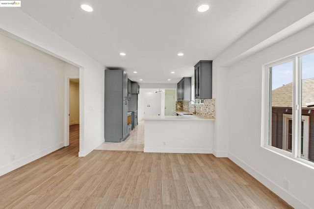 2906 Adeline St, Oakland, CA 94608