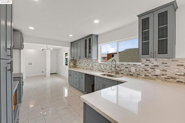 2906 Adeline St, Oakland, CA 94608