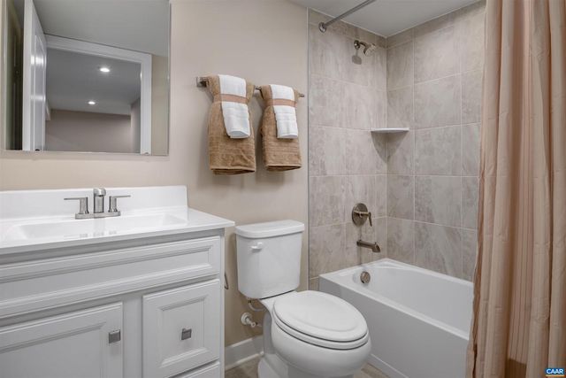 406C LAZY BRANCH LN, Keswick, VA 22947