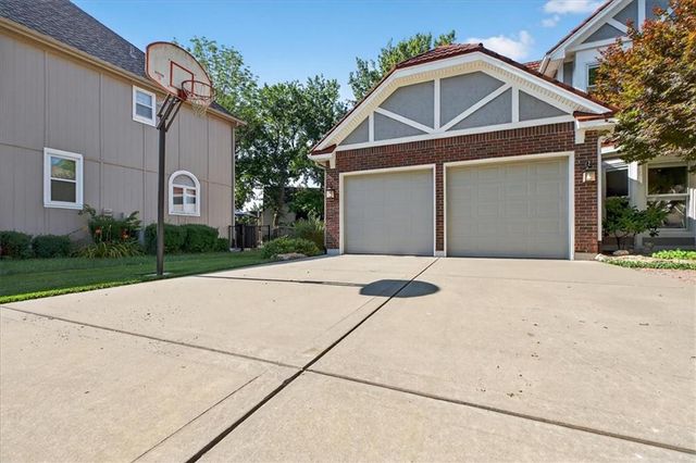 6224 NE Quince Drive, Lee's Summit, MO 64064