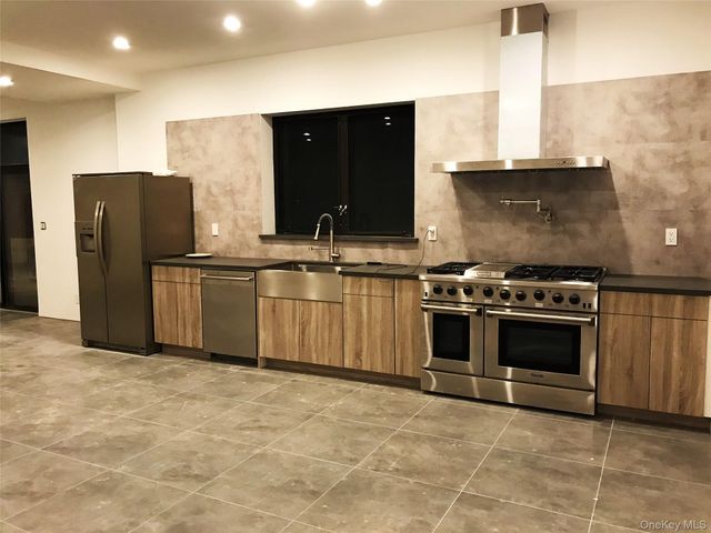 14-11 114 Streets, College Point, NY 11356