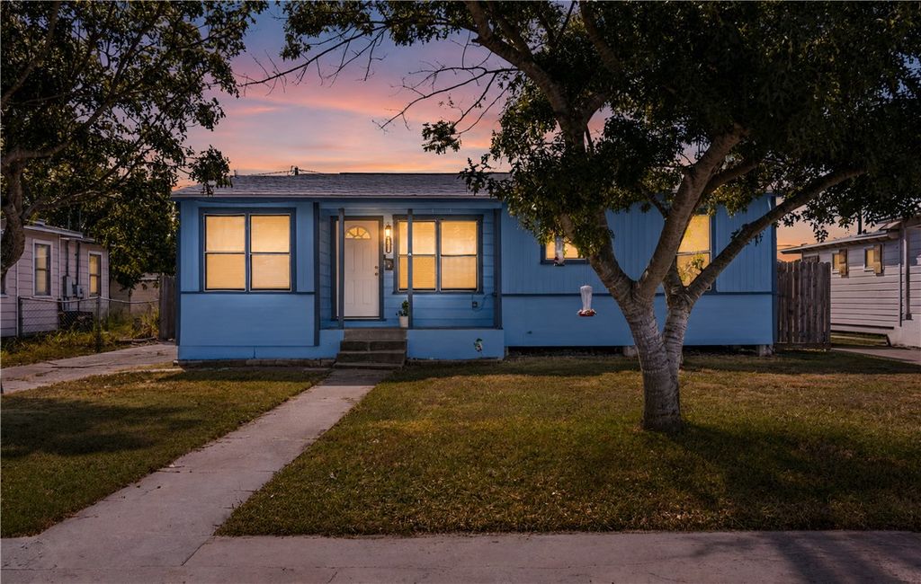 1538 Brentwood Dr, Corpus Christi, TX 78415 — exterior