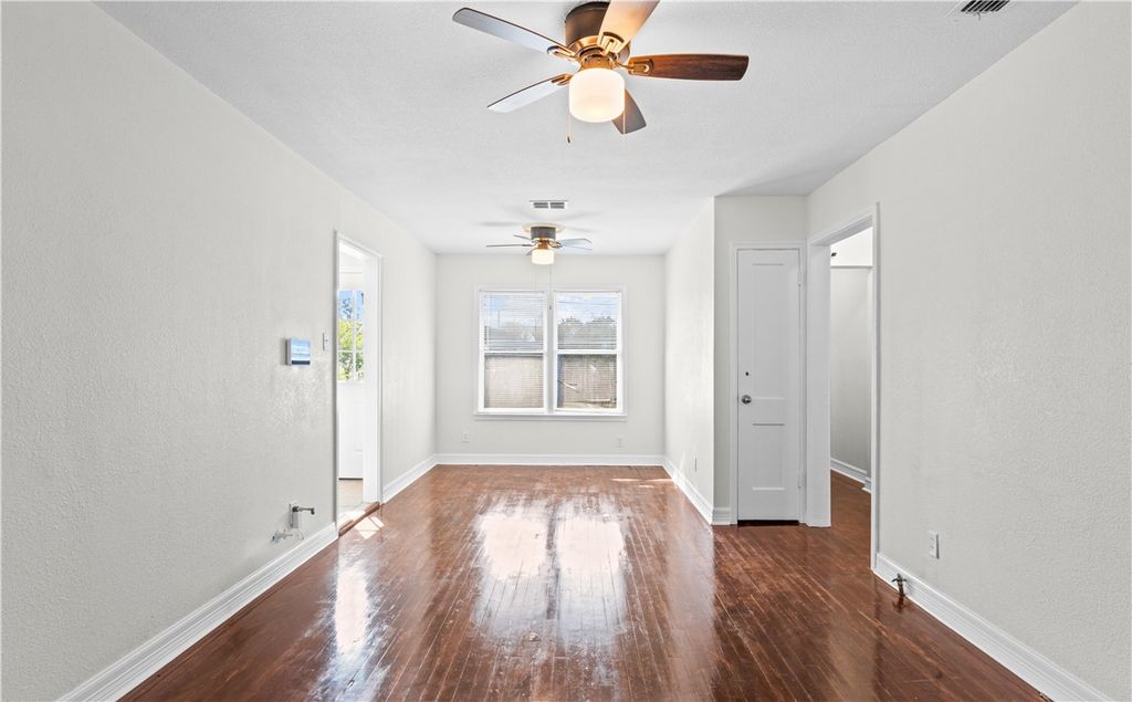 1538 Brentwood Dr, Corpus Christi, TX 78415 — photo 3