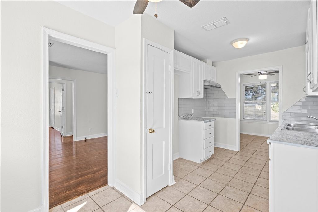 1538 Brentwood Dr, Corpus Christi, TX 78415 — photo 5