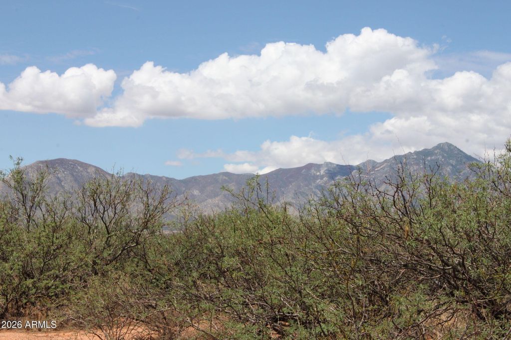 Image 1 of property listing at 053H E Vista del Cielo Circle 12, Hereford, AZ 85615