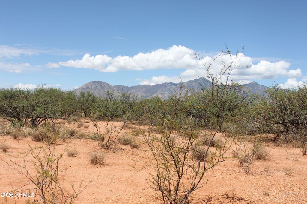 Image 4 of property listing at 053H E Vista del Cielo Circle 12, Hereford, AZ 85615