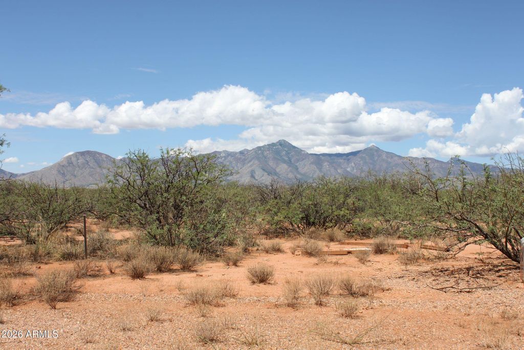 Image 5 of property listing at 053H E Vista del Cielo Circle 12, Hereford, AZ 85615