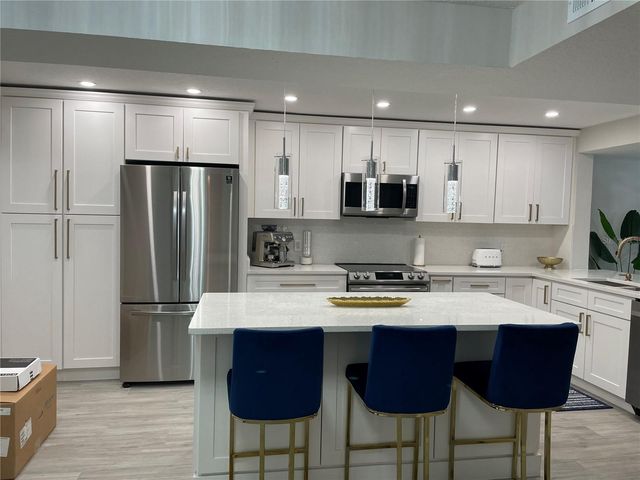 126 1ST STREET E 210, Tierra Verde, FL 33715